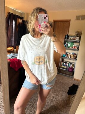 American eagle Vintage-Inspired snoopy White Pumpkin Graphic Tee - Women